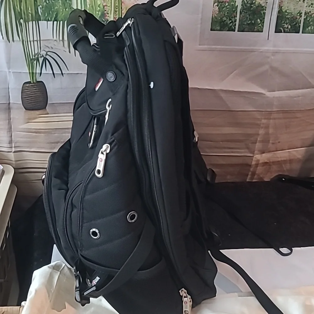 NWOT Swissgear ScanSmart Black Backpack